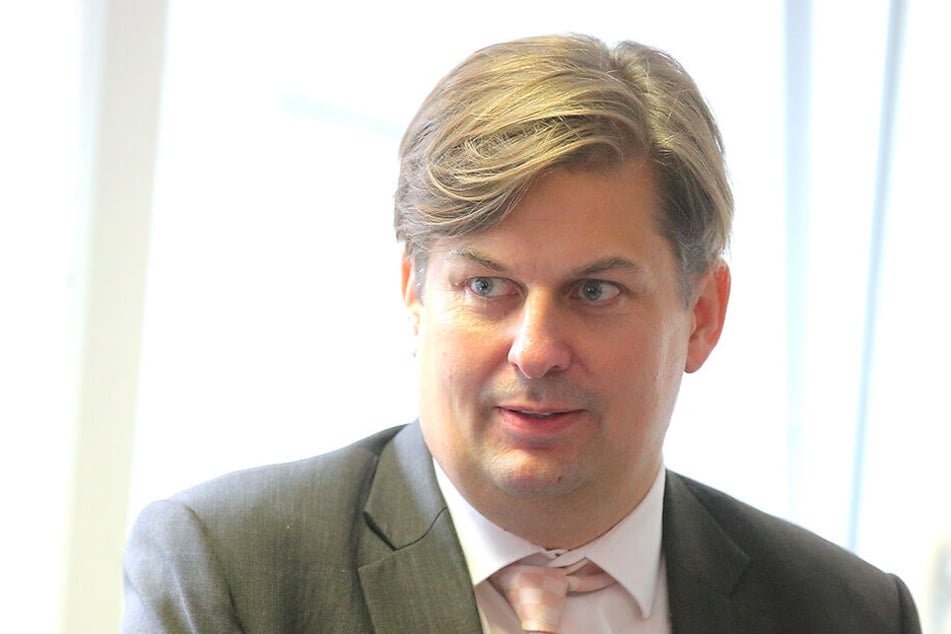 Maximilian Krah (42, AfD) freut sich über den umstrittenen Assistenten.