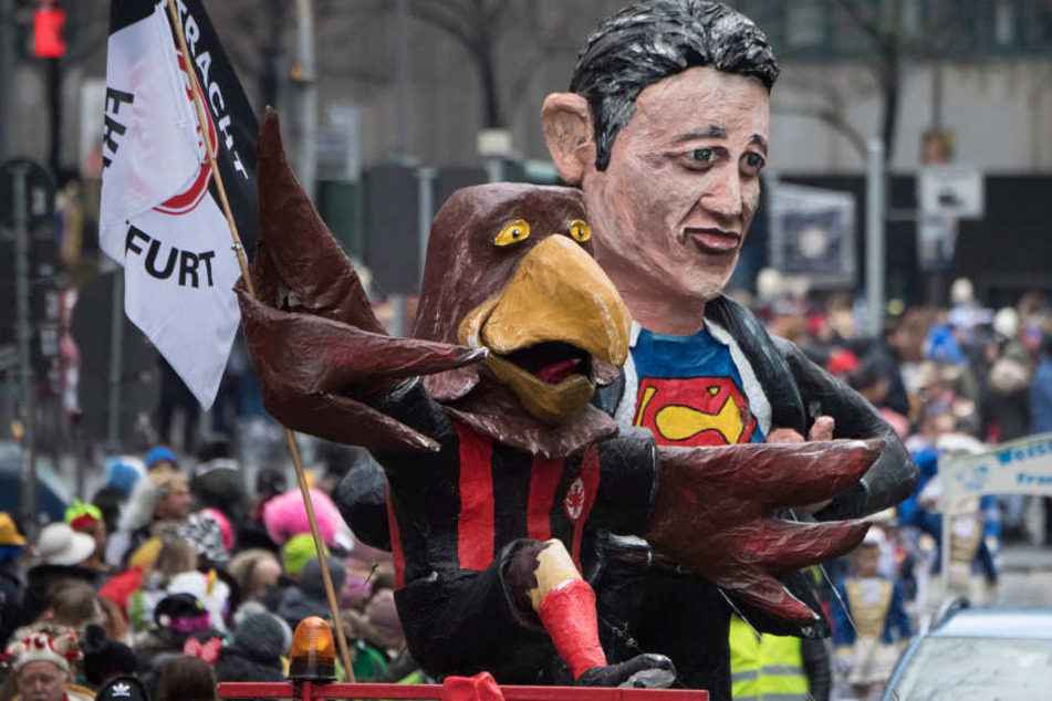 Die Eintracht lieferte einen Motivwagen mit "Superman" Niko Kovac.