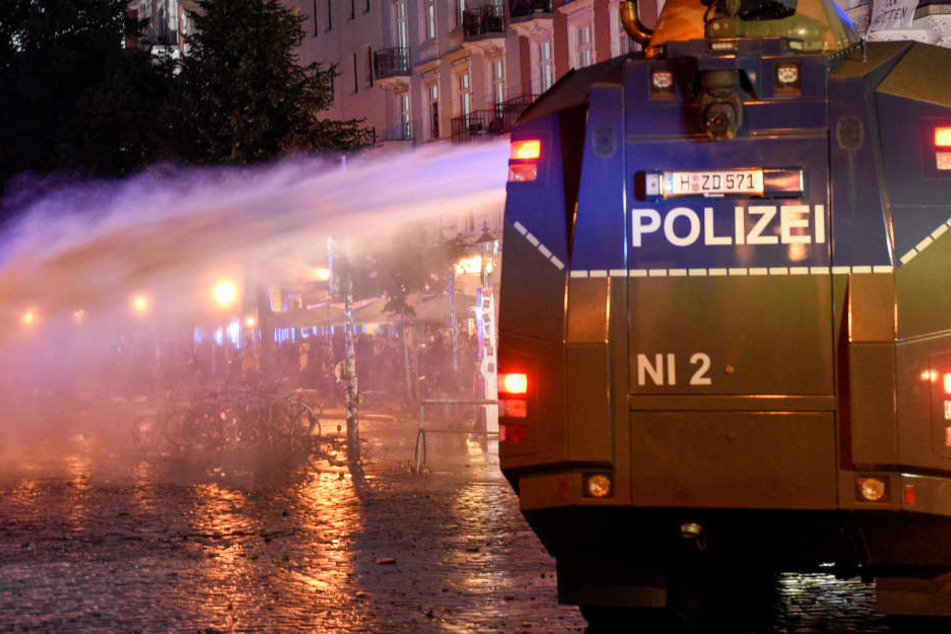 13 mutmaßliche Randalierer mussten wieder freigelassen werden.