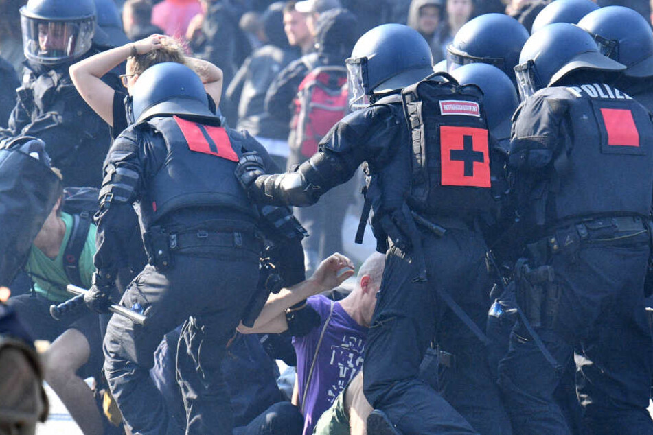 Insgesamt kamen 2200 Polizisten aus Nordrhein-Westfalen beim G20-Gipfel in Hamburg zum Einsatz.