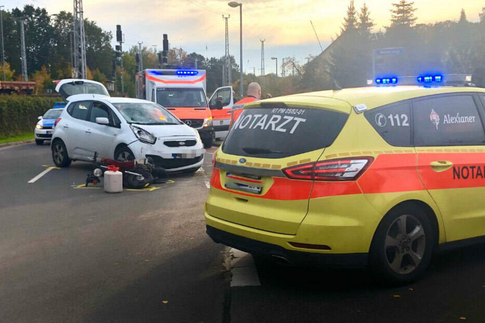 Ein Kradfahrer wurde bei dem Unfall schwer verletzt.