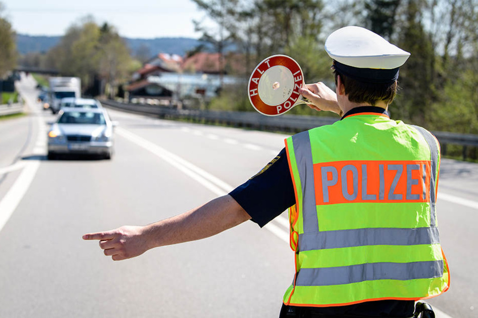 Der 13-Jährige Autofahrer wurde von der Polizei angehalten. (Symbolbild)