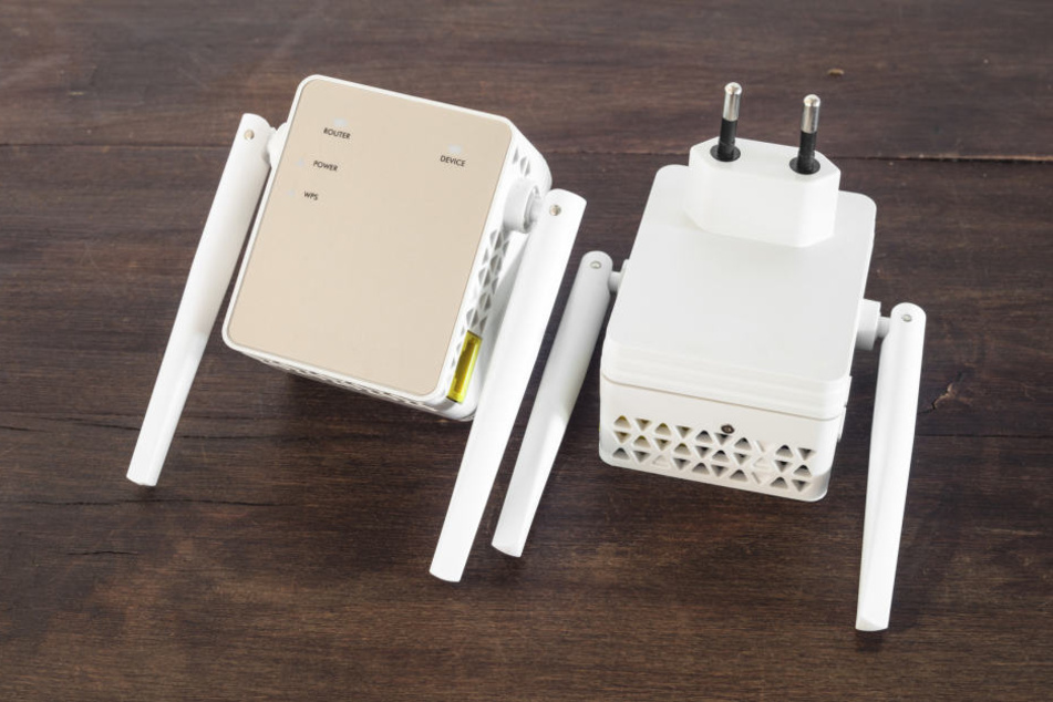 Herkömmliche Repeater verfügen über eine oder zwei Antennen und werden einfach in die Steckdose gesteckt.