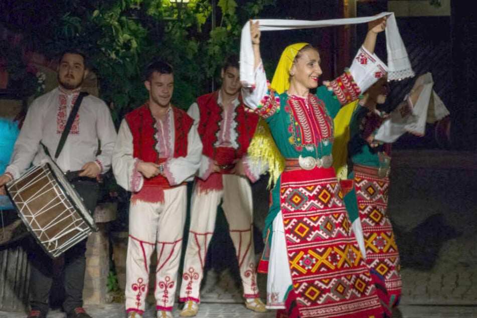 Traditionelle bulgarische Tänze werden gerne für Touristen aufgeführt.