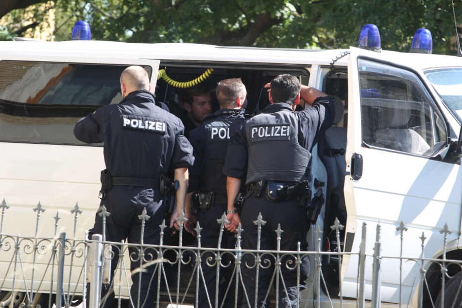 Die Polizei musste mit einem Sondereinsatzkommando anrücken, da der Mann bewaffnet war. (Symbolbild)