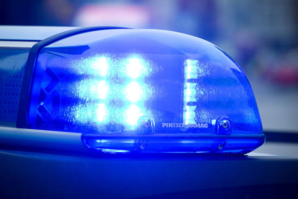 Die Polizisten fanden den Tresor in einem leerstehenden Haus in Harsewinkel. (Symbolbild)