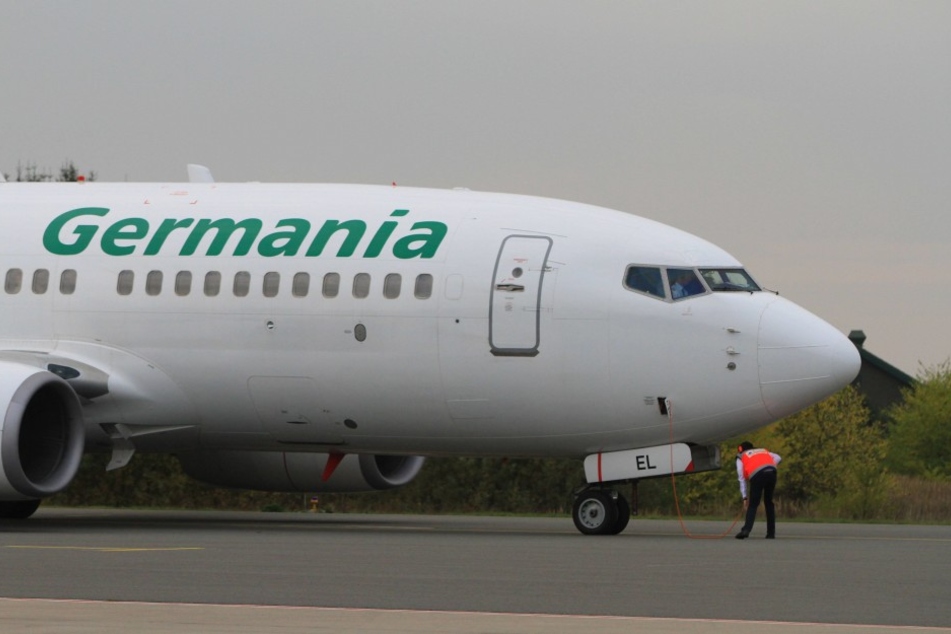 Beim Landeanflug auf Antalya schlug der Blitz in die Germania-Maschine ein, in der die Mannschaft von Rot-Weiß Erfurt saß (Symbolbild).