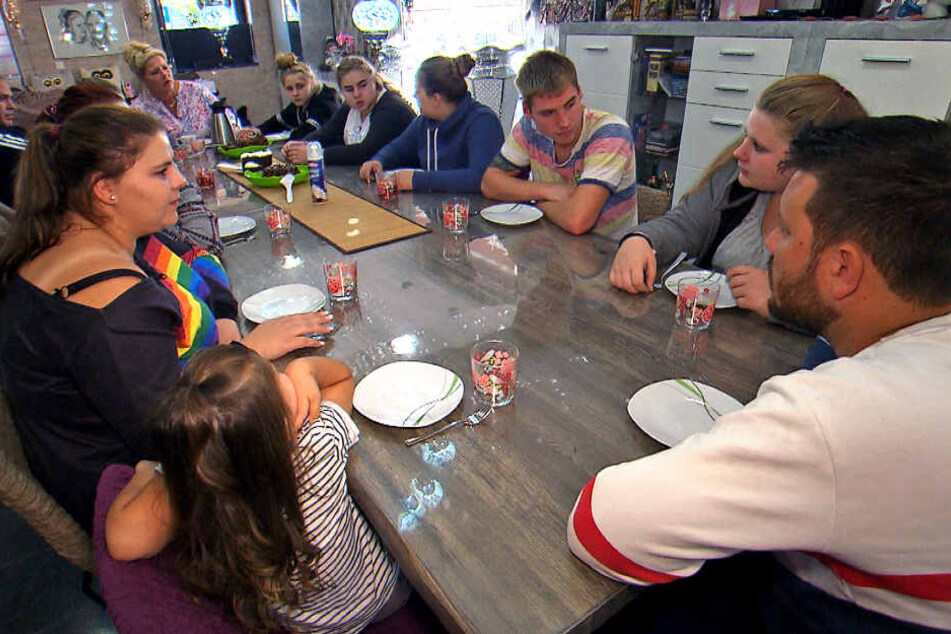 Beim Essen wird in der Großfamilie auch mal gerne diskutiert.