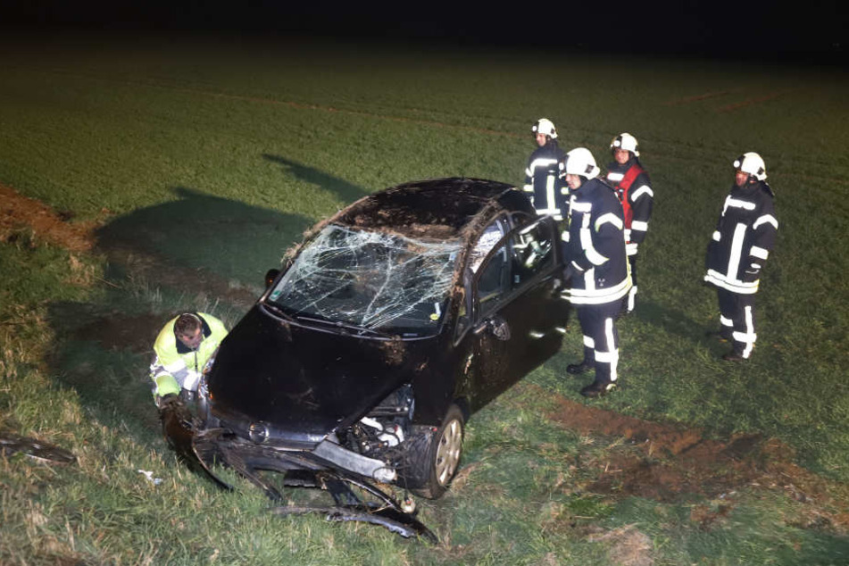 Die Fahrerin wurde bei dem Überschlag verletzt.