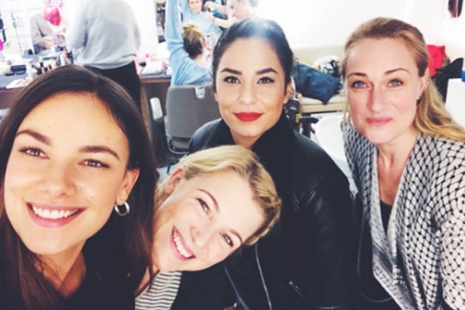 Janina Uhse (v.l.) mit ihren Ex-Kolleginnen Iris Mareike Steen (Lilly Seefeld), Gamze Senol (Shirin Akinci) und Eva Mona Rodekirchen (Maren Seefeld).