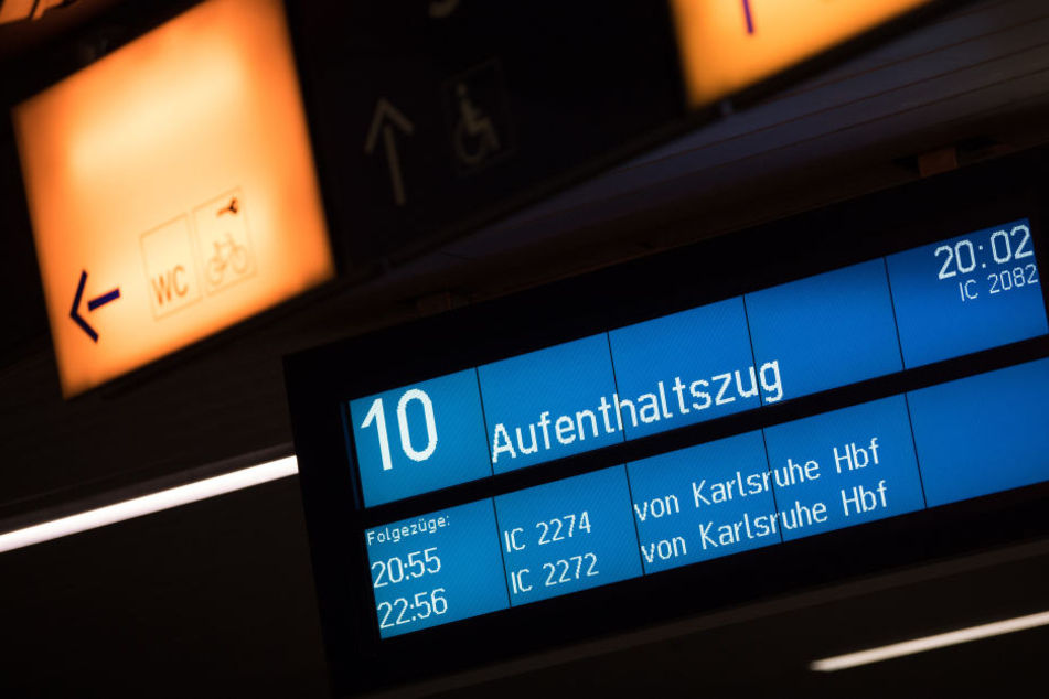 Für die Reisenden wurden Aufenthaltszüge bereitgestellt.