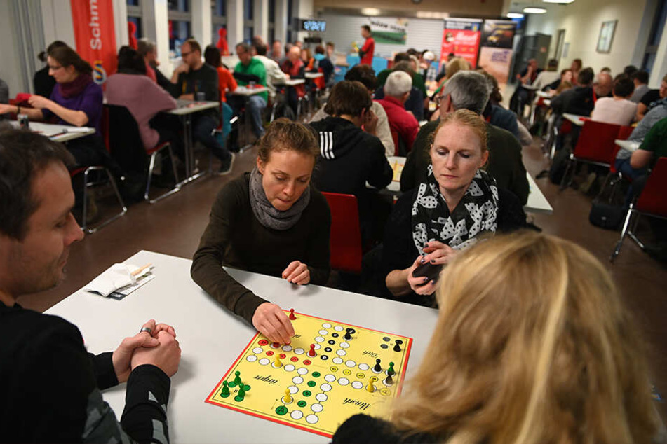 Beim "Mensch ärger dich nicht"-Turnier in Dohna zählen Glück und Strategie.