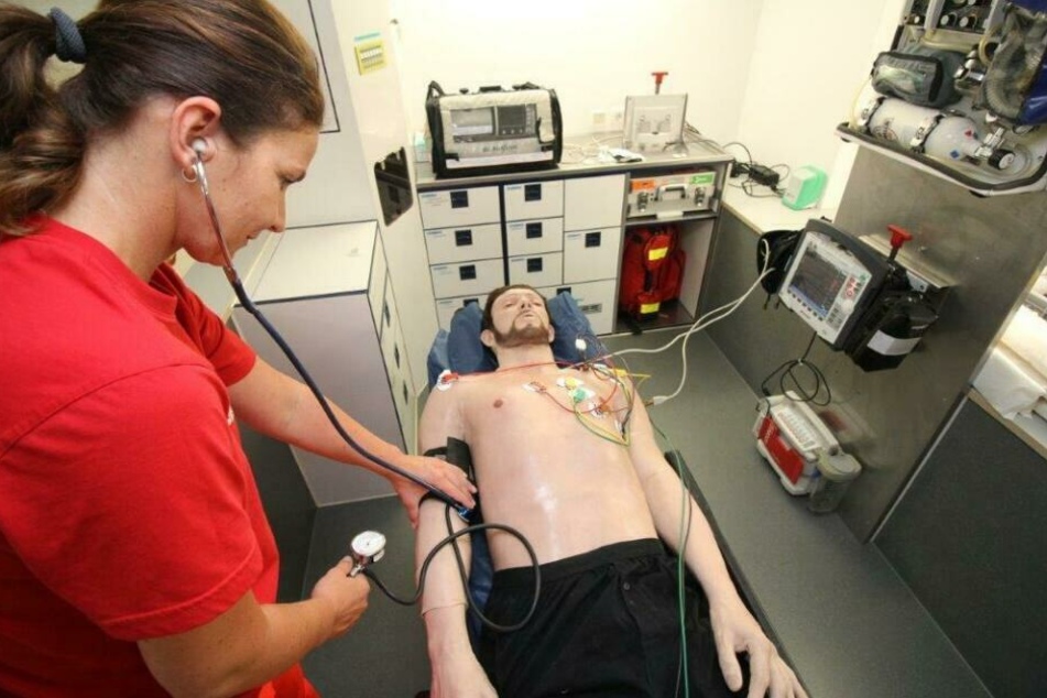 Auf der FLORIAN wird die neueste Rettungstechnik präsentiert, auch die lebensechte Simulationspuppe „Simbodie“.