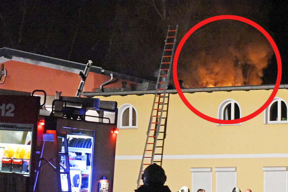 Die Feuerwehr musste eine Leiter an das Wohnhaus anlegen, um zu dem brennenden Kinderzimmer zu gelangen.