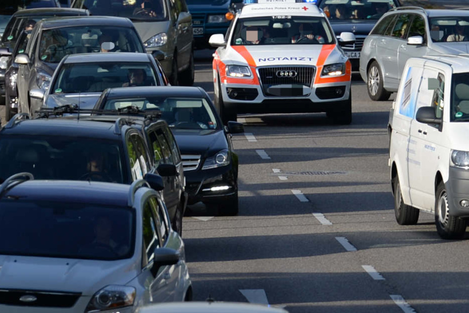 Eine Rettungsgasse war auf der A4 für die Helfer nicht vorhanden. (Symbolbild)