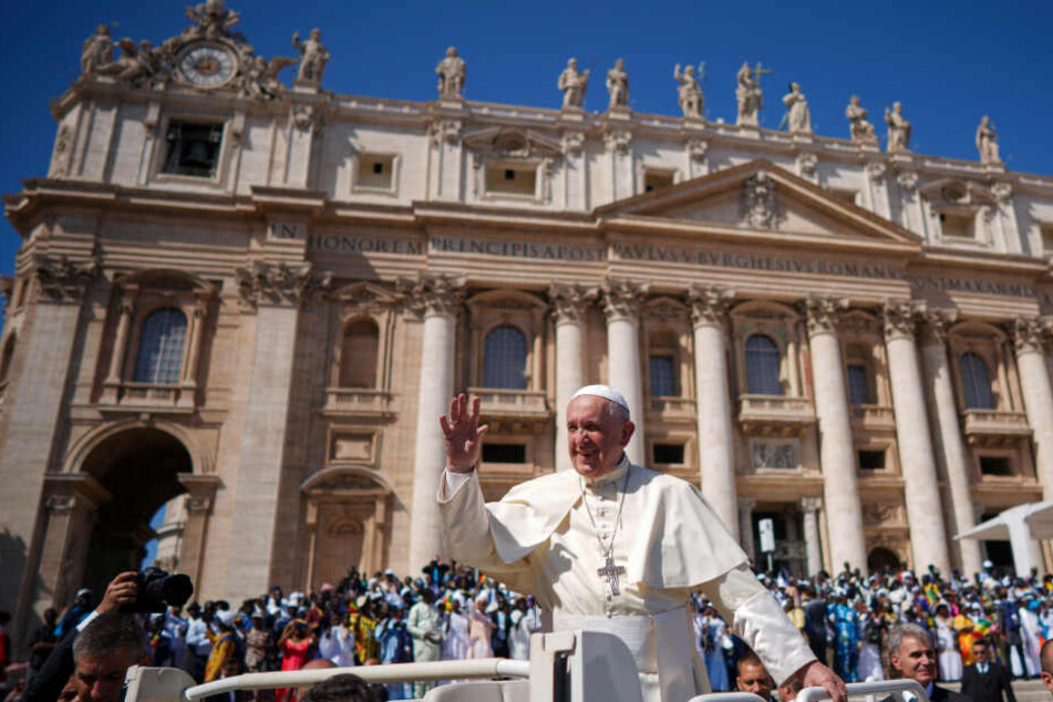 Papst Franziskus wird in seiner Arbeit von intriganten Kirchenmännern gestört.
