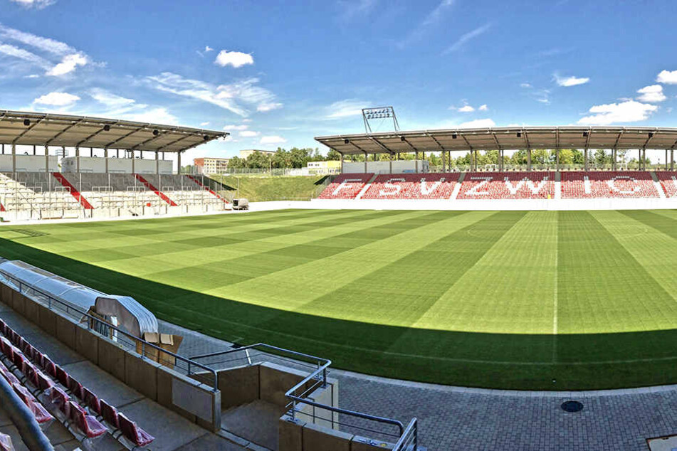Dynamo wird sein Erstrundenspiel gegen TuS Koblenz am 11. August in Zwickau austragen.