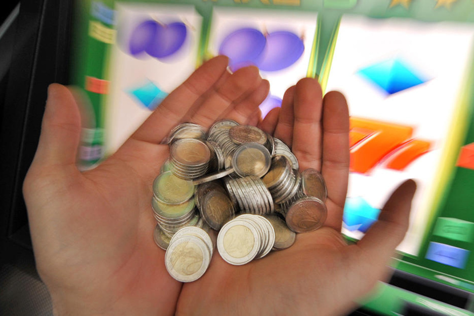Mehrere Hundert Euro soll der Täter erbeutet haben. (Symbolbild)