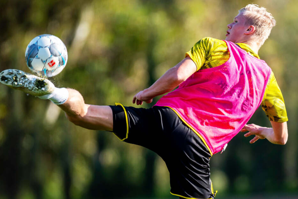 Erling Haaland zauberte bei seiner ersten Trainingseinheit im BVB-Dress gleich ein wenig.