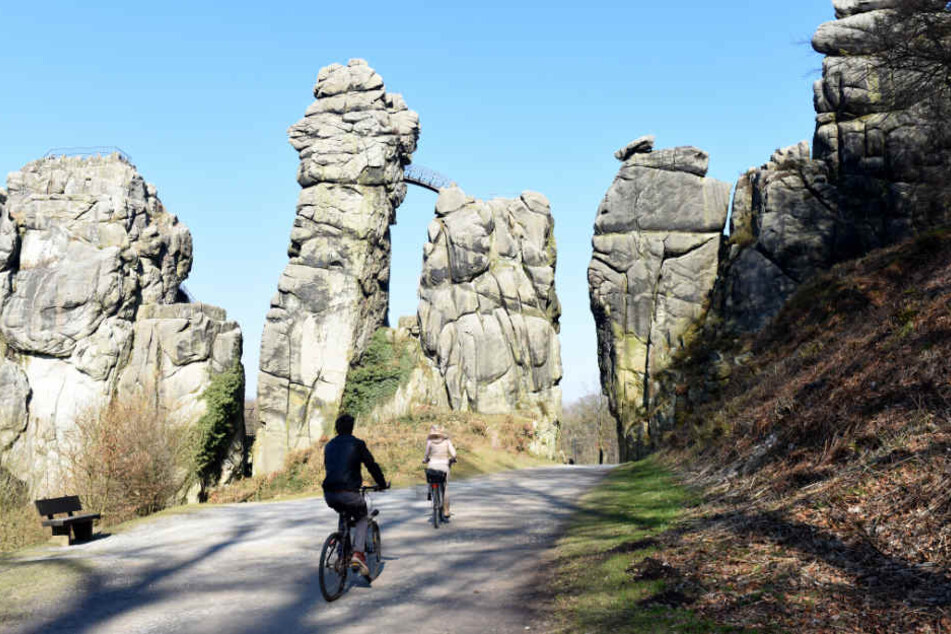 Die Externsteine liegen in den lippischen Wäldern.