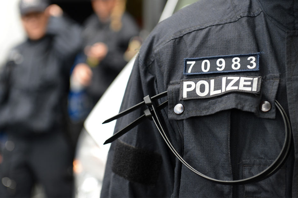 Die Polizei sucht nach drei potentiellen Brandstiftern.