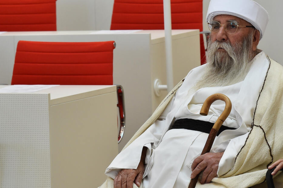 Das geistliche Oberhaupt der religiösen Minderheit der Jesiden, Churto Hadschi Ismail, im Brandenburger Landtag.