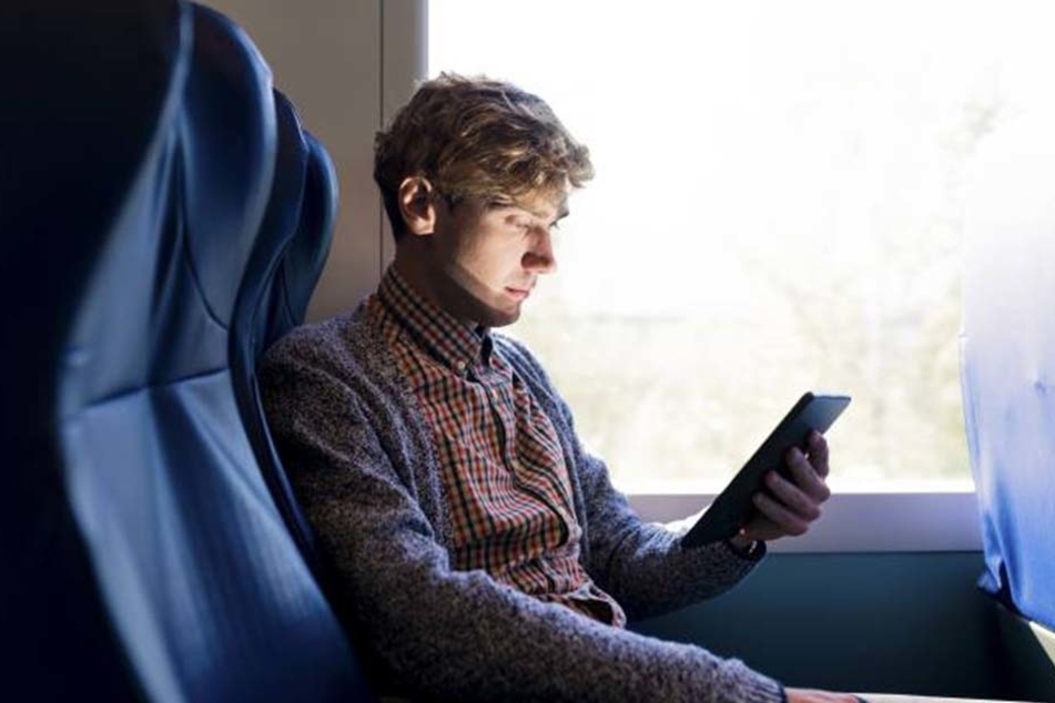 Bequem surfen und chatten. Das will die Deutsche Bahn bald allen Reisenden in den Regionalzügen ermöglichen.
