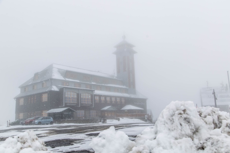 Auf dem Fichtelberg gab es fünf Zentimeter Neuschnee.