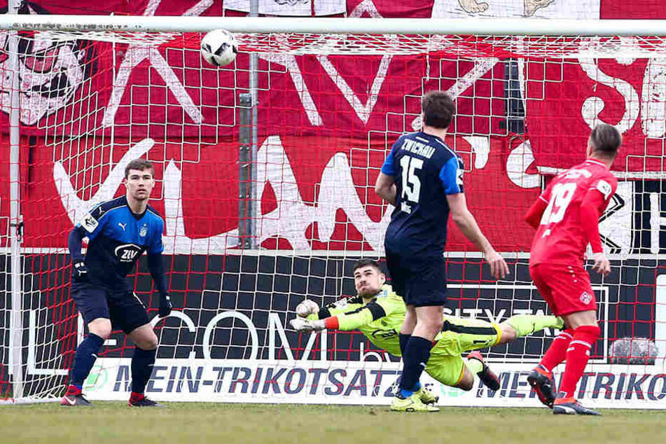 Für FSV-Keeper Johannes Brinkies (3.v.l.) hätte die vergangene Woche kaum besser laufen können.
