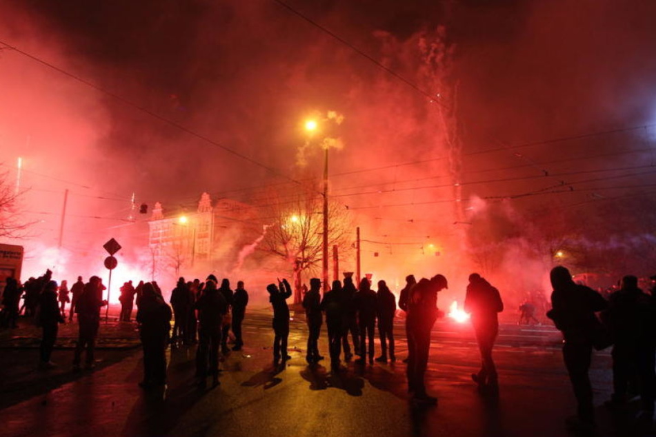 In Connewitz (hier der Jahreswechsel 2014/15) werden in der Silvesternacht Spontan-Versammlungen verboten.