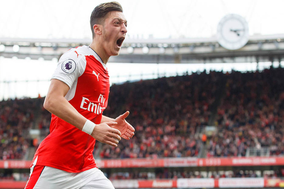 Mesut Özil bekam von seinen Freunden jede Menge Geburtstagsglückwünsche.