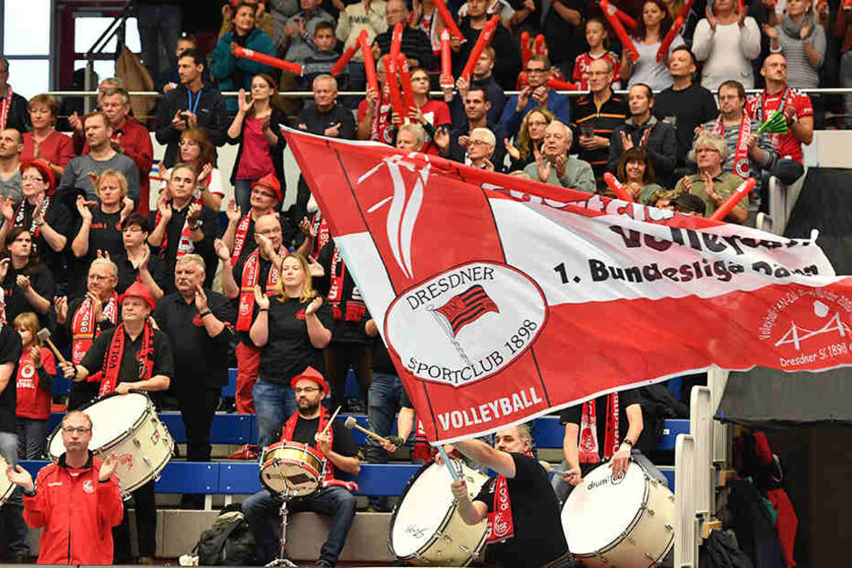 Auf den Fanblock, den harten Kern, ist immer Verlass. Aber nicht jeder Zuschauer in der Margon Arena sorgt für positive Energie von den Rängen.