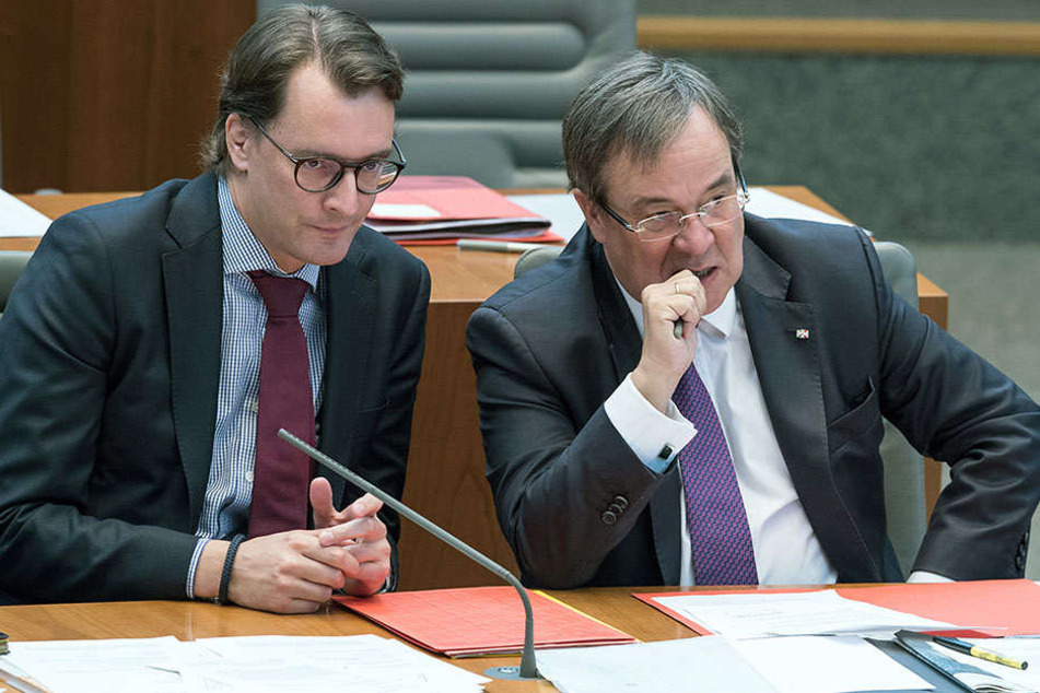 Eingelenkt: Hendrik Wüst (CDU) und Armin Laschet sind wegen ihrem Vorstoß mächtig unter Druck geraten.
