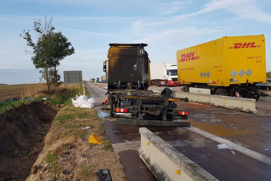 Auf der A9 ist Montagnacht ein Lkw in Flammen aufgegangen.