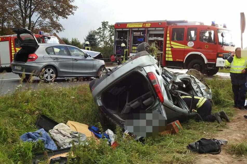Nach ersten Informationen überschlug sich einer der Wagen.