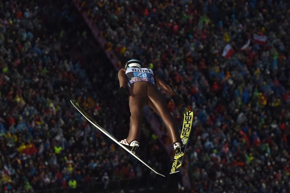 Kamil Stoch flog im zweiten Durchgang am weitesten und siegte.