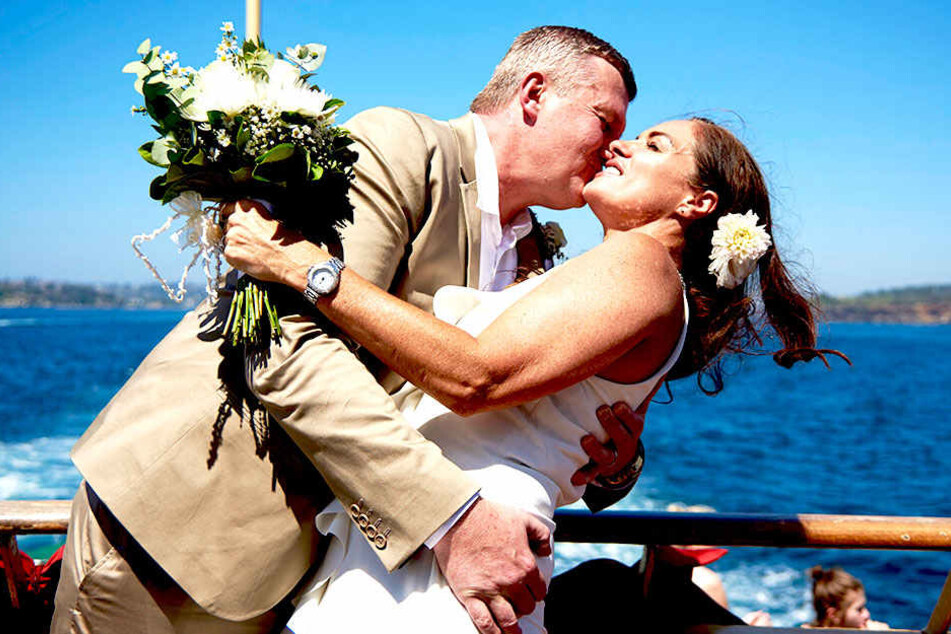 Nicht immer muss man die Liebste am Valentinstag stürmisch überraschen - so wie hier bei einer australischen Hochzeit.