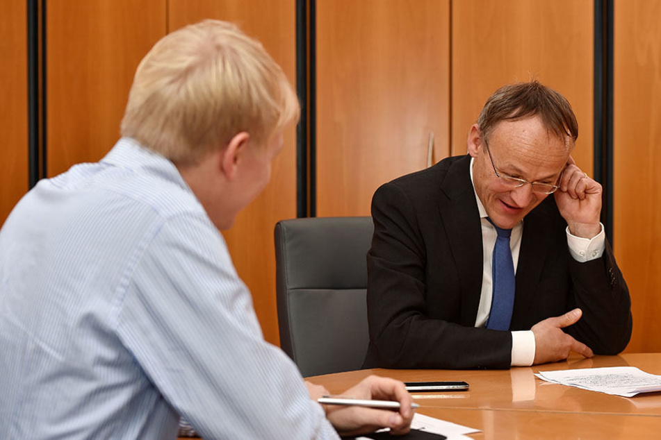 Peter Lames (52, SPD,r.) beim Interview mit TAG24-Redakteur Dominik Brüggemann.