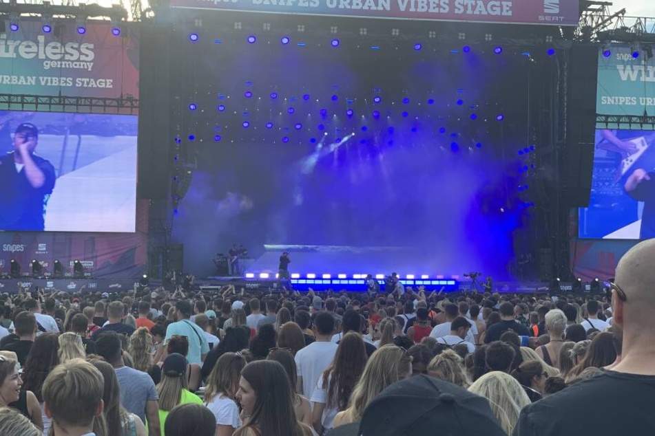 Rapper Marteria rockte zusammen mit Kumpel Casper die Bühne.