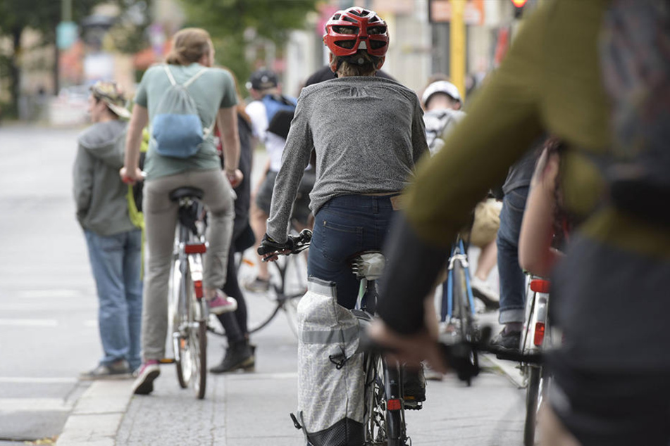 Eine Radfahrerin in London starb nach einem Unfall. Ein Helm hätte ihr vielleicht das Leben gerettet.