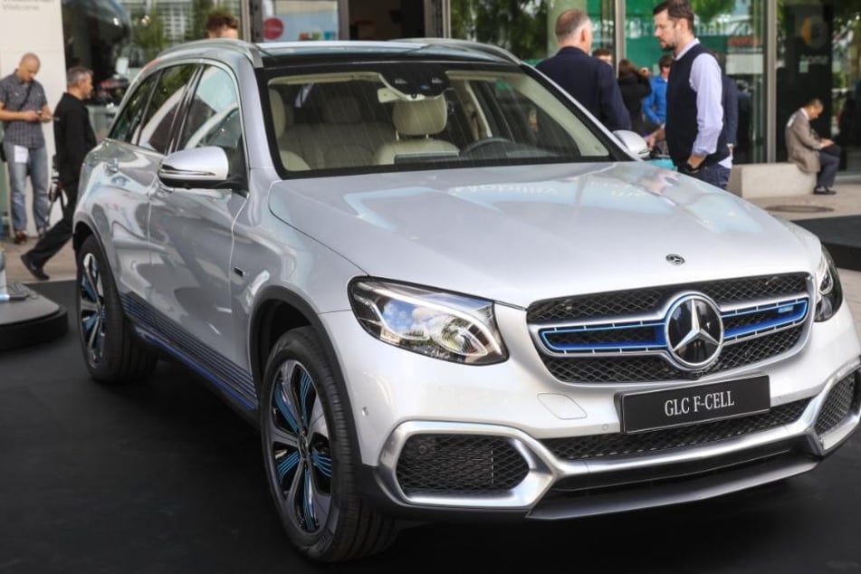 Der neue Dienstwagen von Ministerpräsident Winfried Kretschmann (Grüne) wird mit Wasserstoff und Strom betankt : Mercedes GLC F-Cell. (Symbolbild)