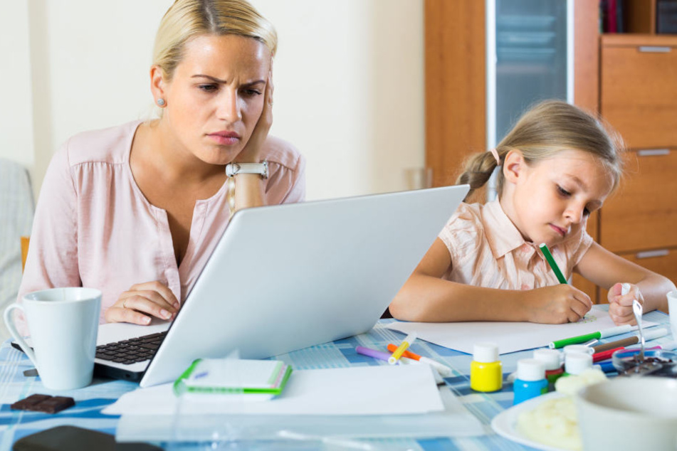 Für viele von einem Elternteil verlassene Kinder gibt es den Unterhaltsvorschuss von der Kommune - das Antragsverfahren hat es aber in sich.