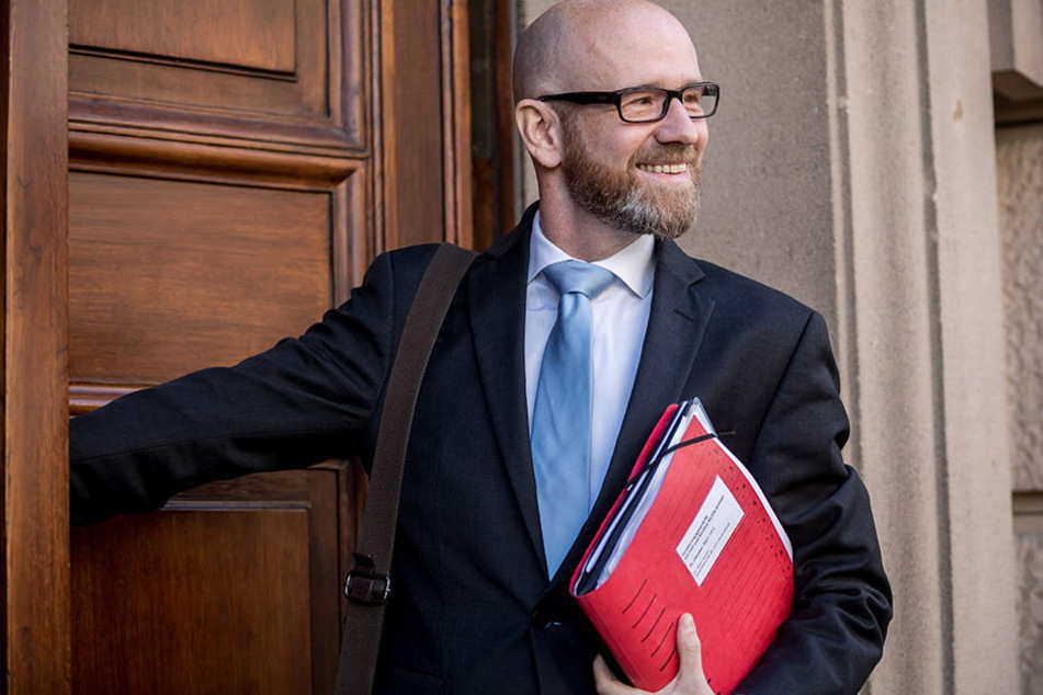 Peter Tauber (43, CDU) hier Ende Oktober 2017 bei den damaligen Jamaika-Sondierungsgesprächen in Berlin.