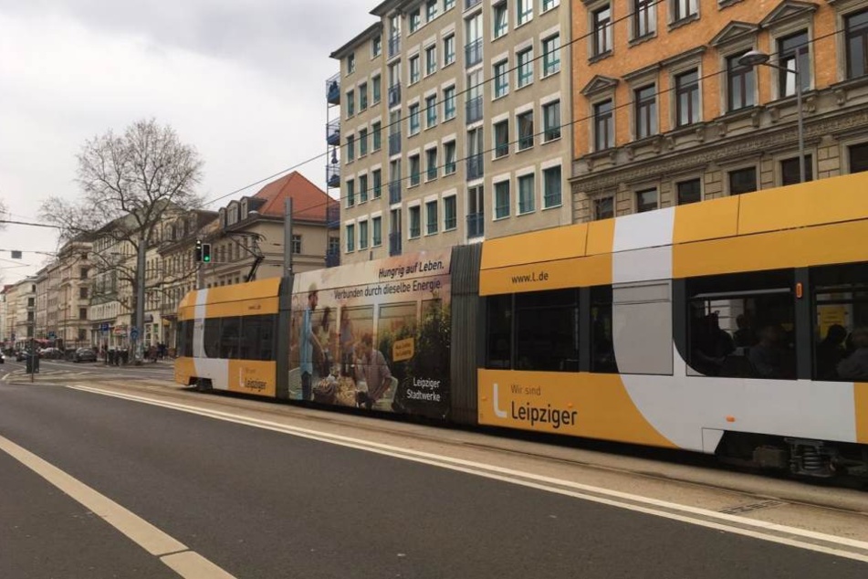 In einer Leipziger Straßenbahn wurde ein 17-jähriger Junge von einem unbekannten Mann mit Pfefferspray attackiert. Auch vier weitere Frauen wurden verletzt. (Archivbild)