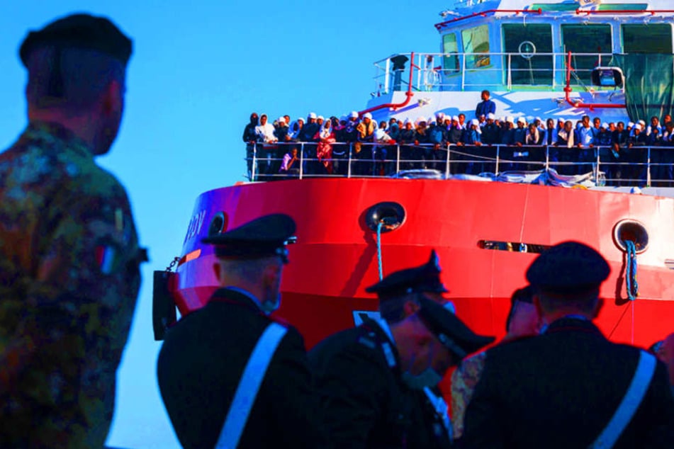 Es sind heikle Zeiten für private Seenotretter im Mittelmeer.