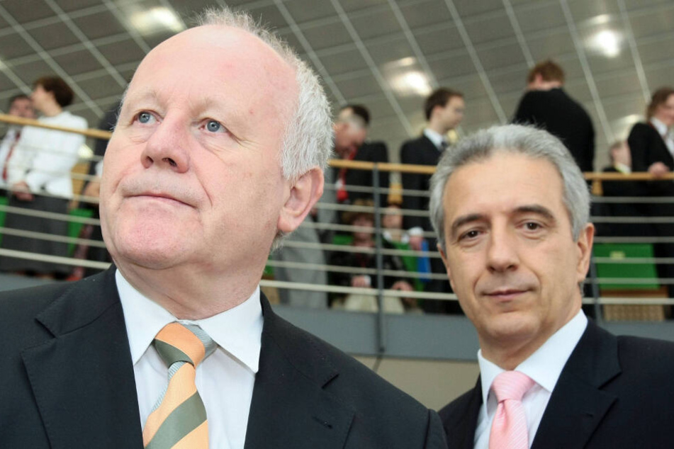 Georg Milbradt (CDU) und Stanislaw Tillich (r., CDU) folgten Biedenkopf im Amt des Ministerpräsidenten. Das Verhältnis der Männer ist heute belastet und gilt als schwierig.