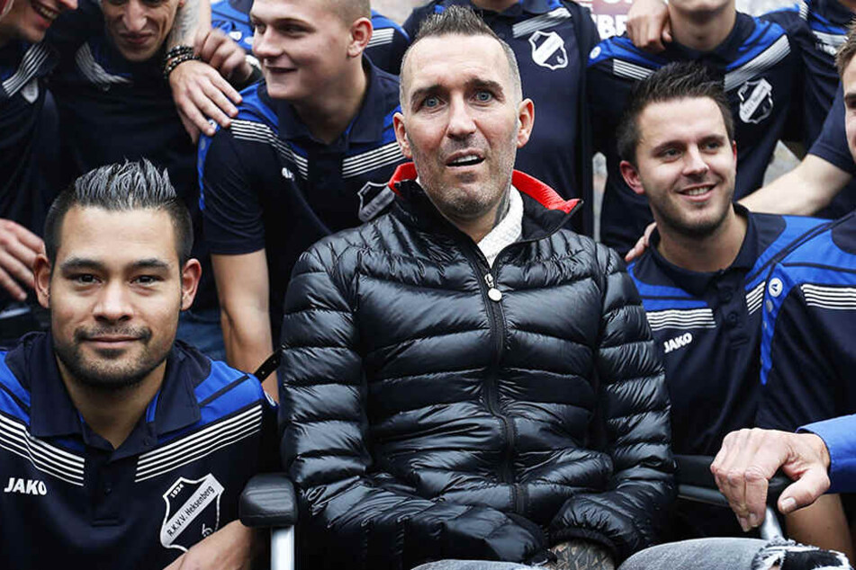 Fernando Ricksen (schwarze Jacke) starb an der unheilbaren Nervenkrankheit ALS.