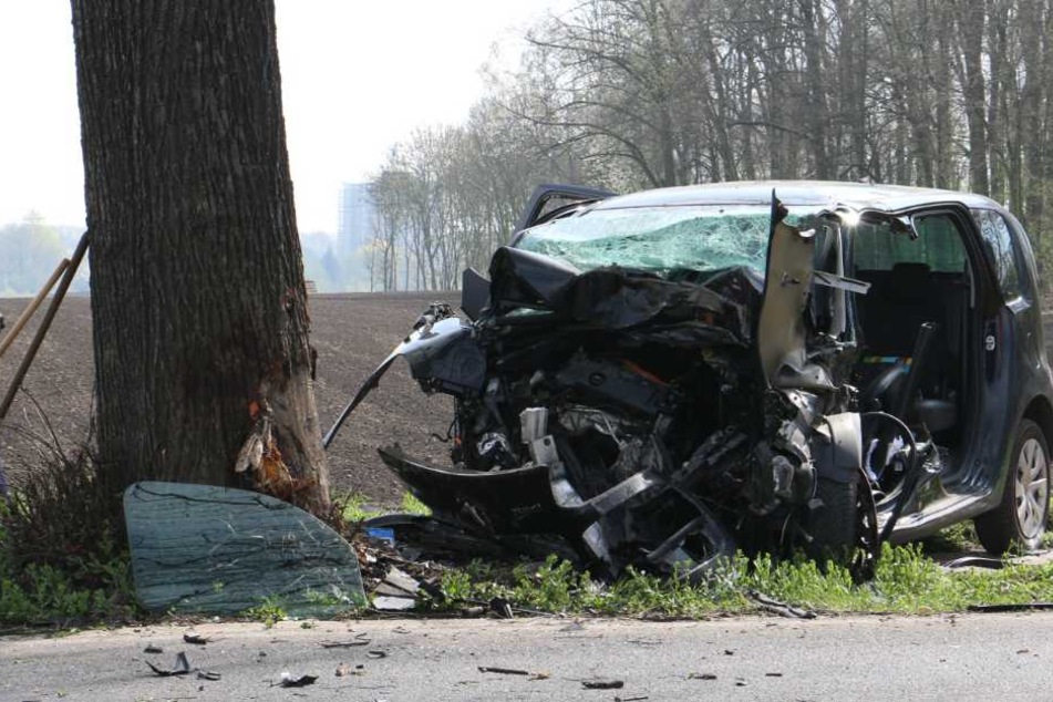 Der Wagen wurde bei dem Unfall stark beschädigt.