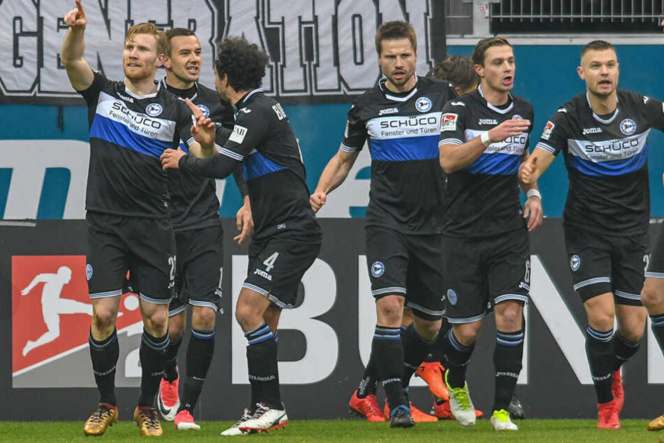 In der 12. Minute traf Andreas Voglsammer (l.) zum 1:0 für den DSC.