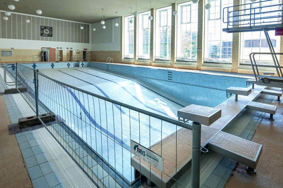 Chemnitzer Stadtbad, 25-Meter-Becken. Wann das wieder zugänglich ist, steht
noch nicht fest.